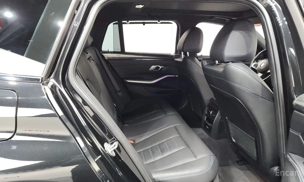 Photo 12 - BMW 3 Series