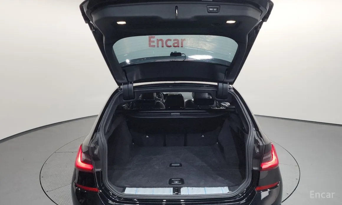 Photo 20 - BMW 3 Series