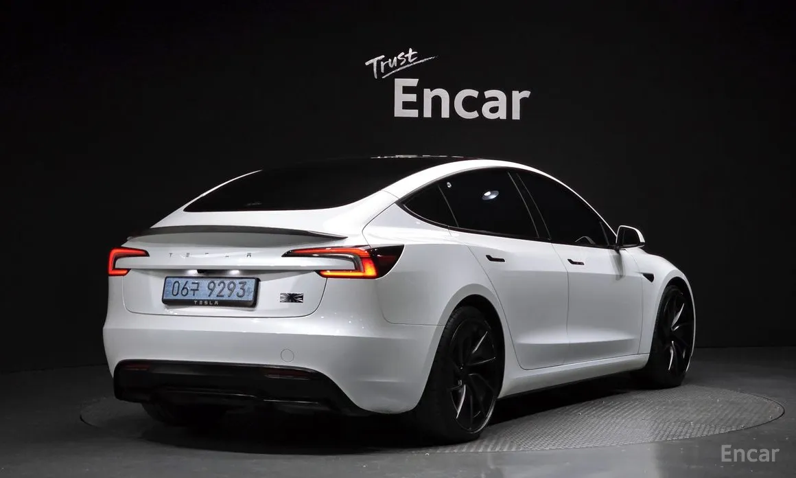 Фото 2 - Tesla Model 3