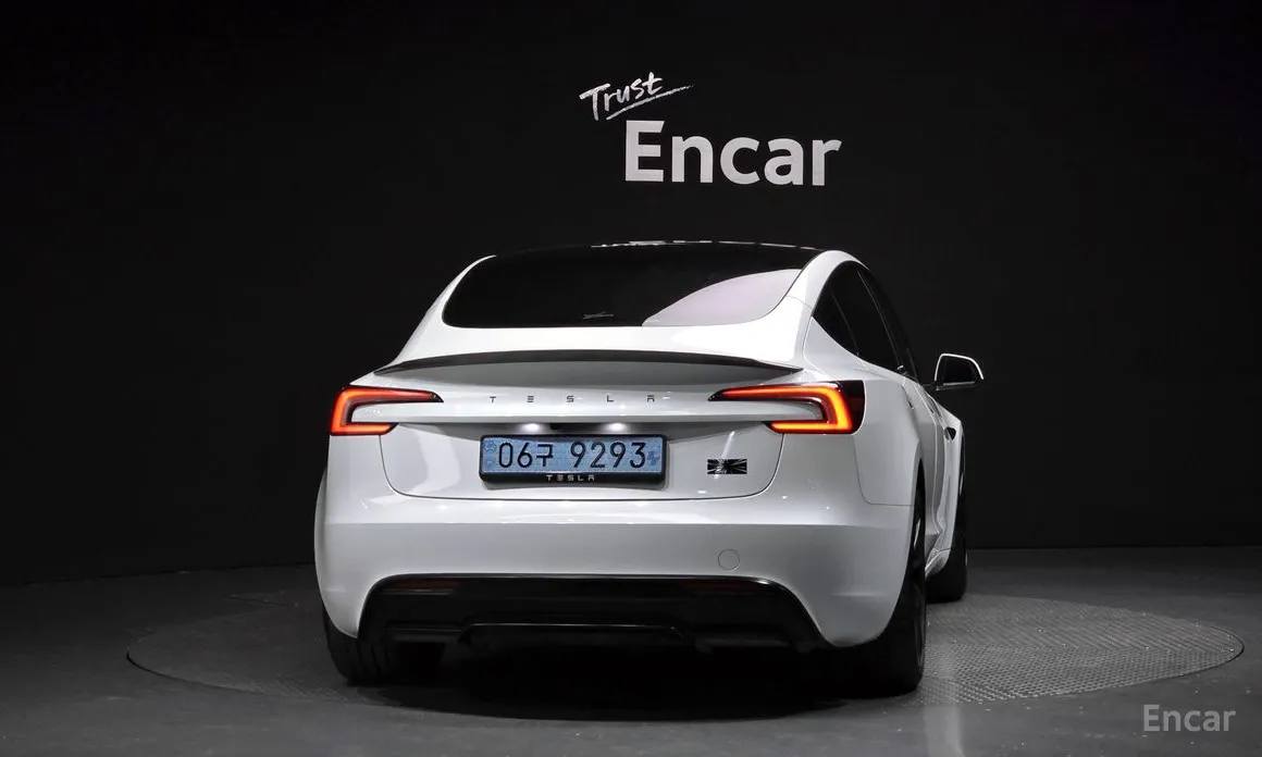 Фото 4 - Tesla Model 3