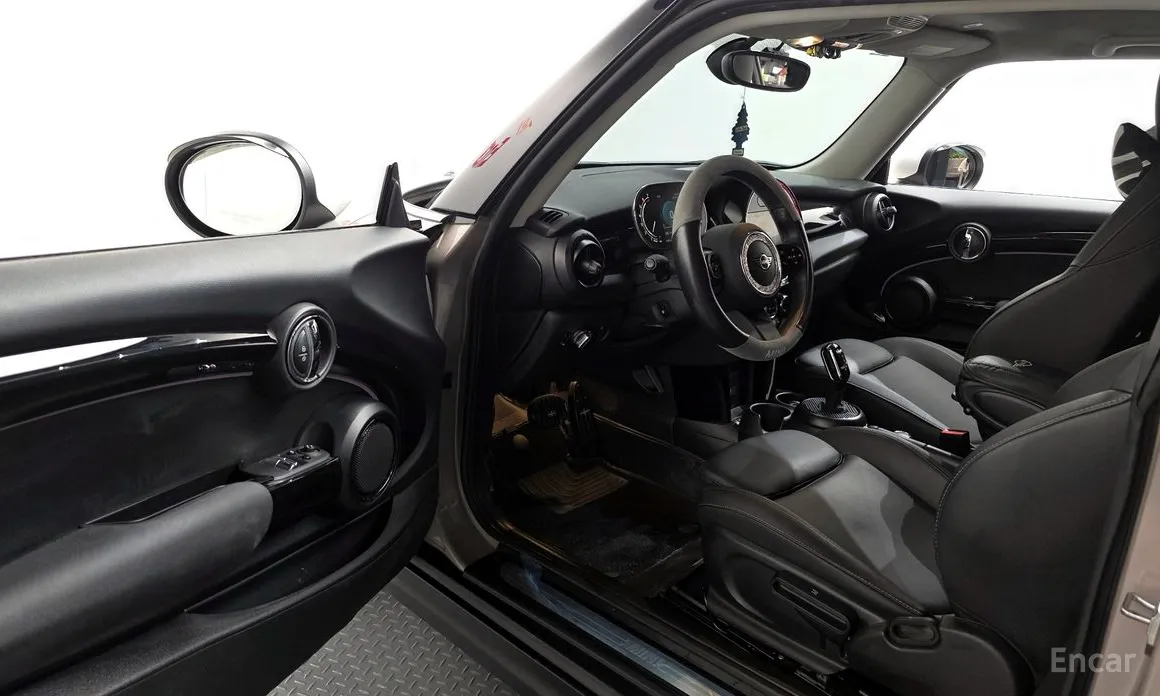 Фото 10 - Mini Cooper