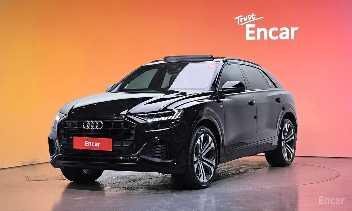 Фото 1 - Audi Q8