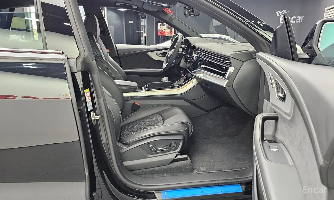 Фото 11 - Audi Q8