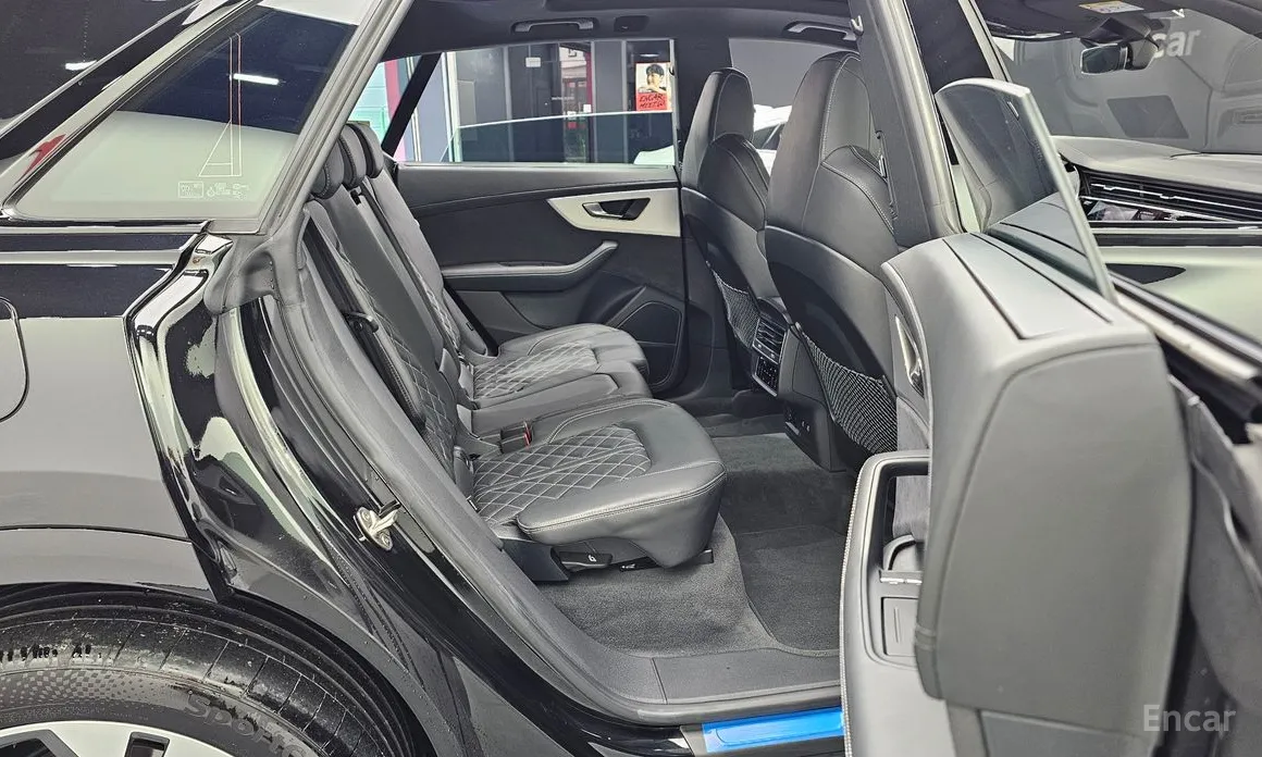 Фото 12 - Audi Q8