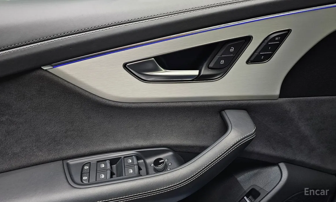 Фото 16 - Audi Q8