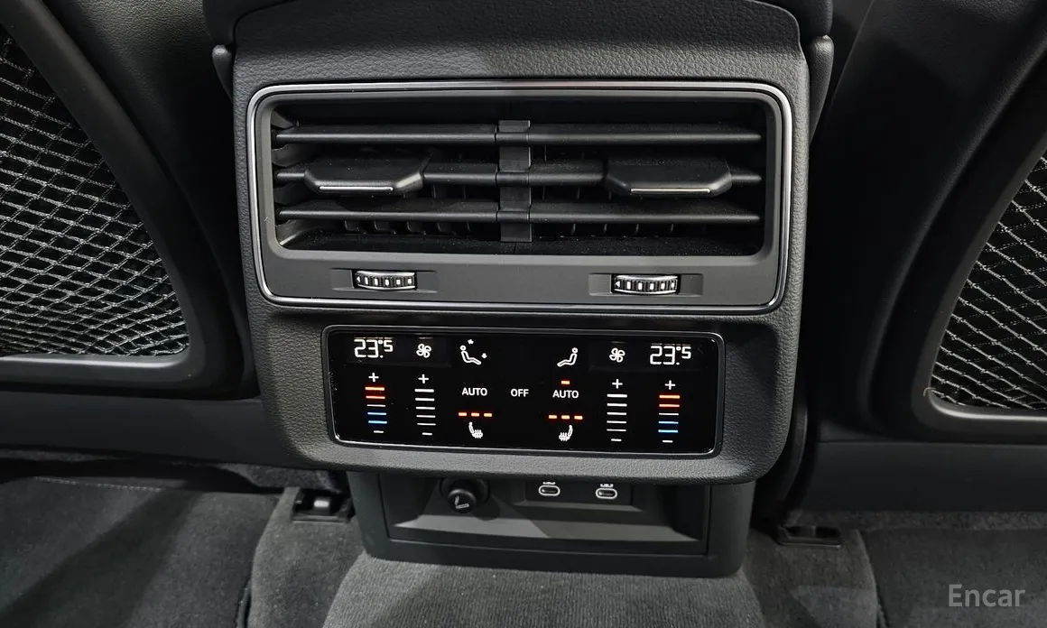 Фото 18 - Audi Q8