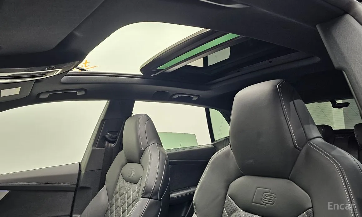 Фото 19 - Audi Q8