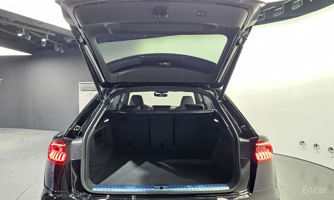 Фото 20 - Audi Q8