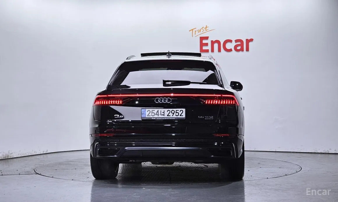 Фото 4 - Audi Q8