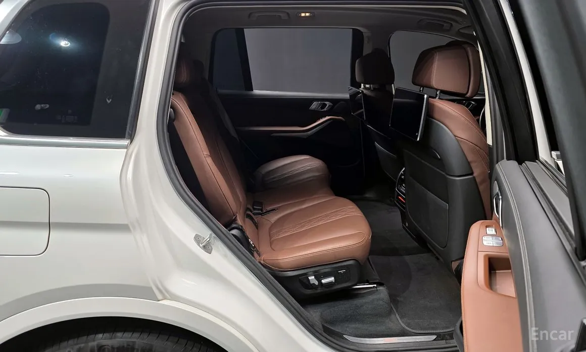 Фото 12 - BMW X7