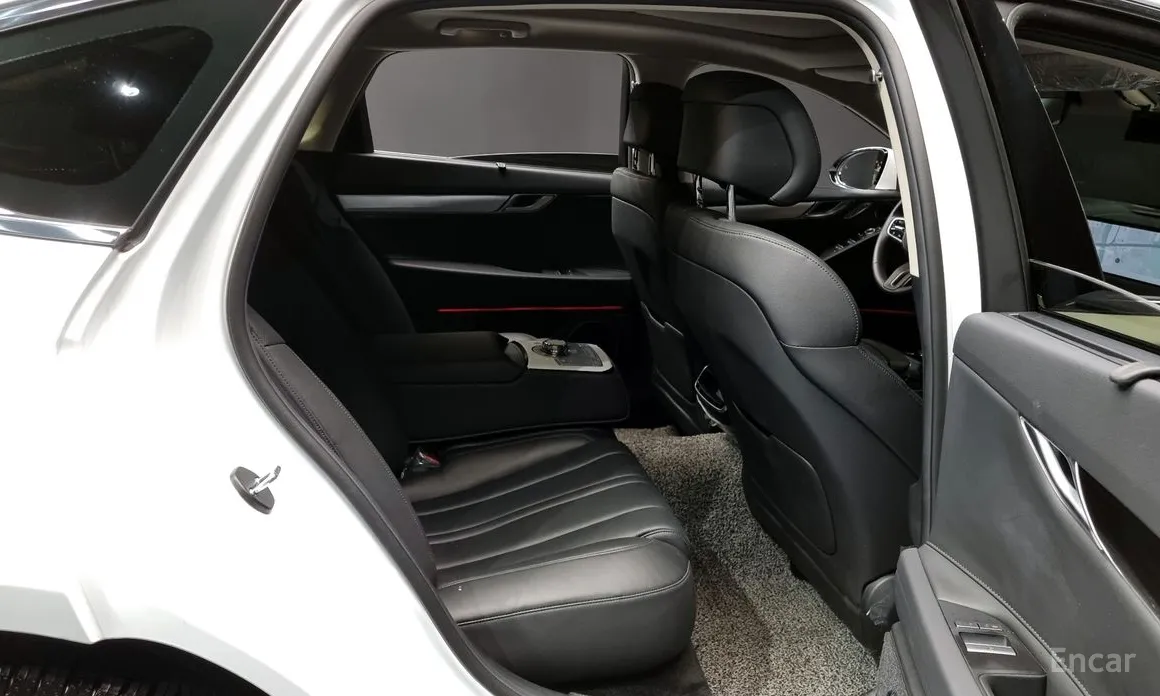 Фото 12 - Genesis G80