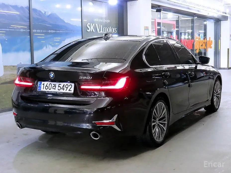 Photo 2 - BMW 3 Series