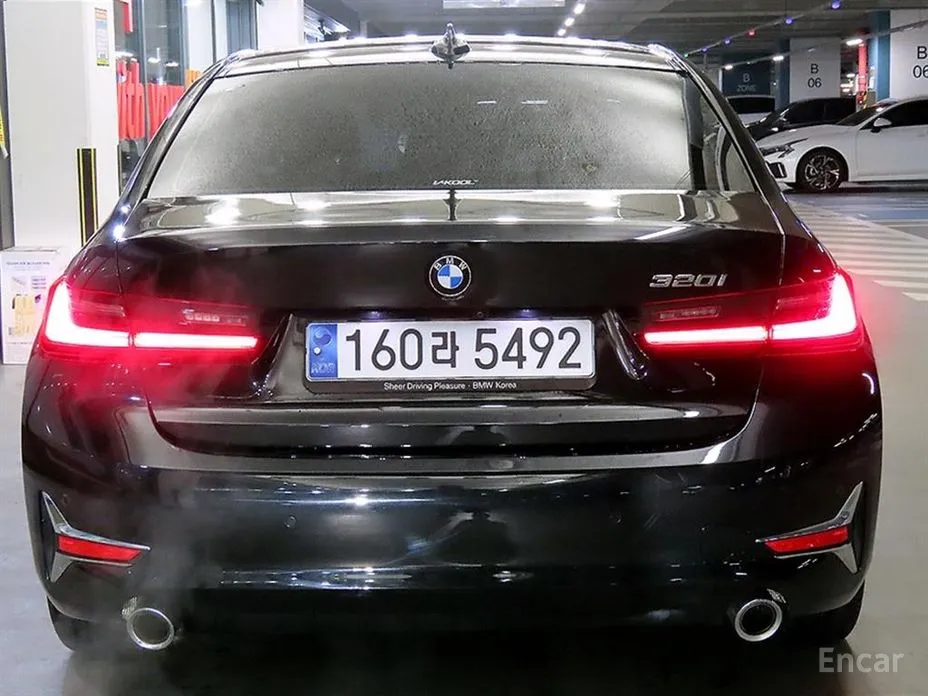 Photo 4 - BMW 3 Series