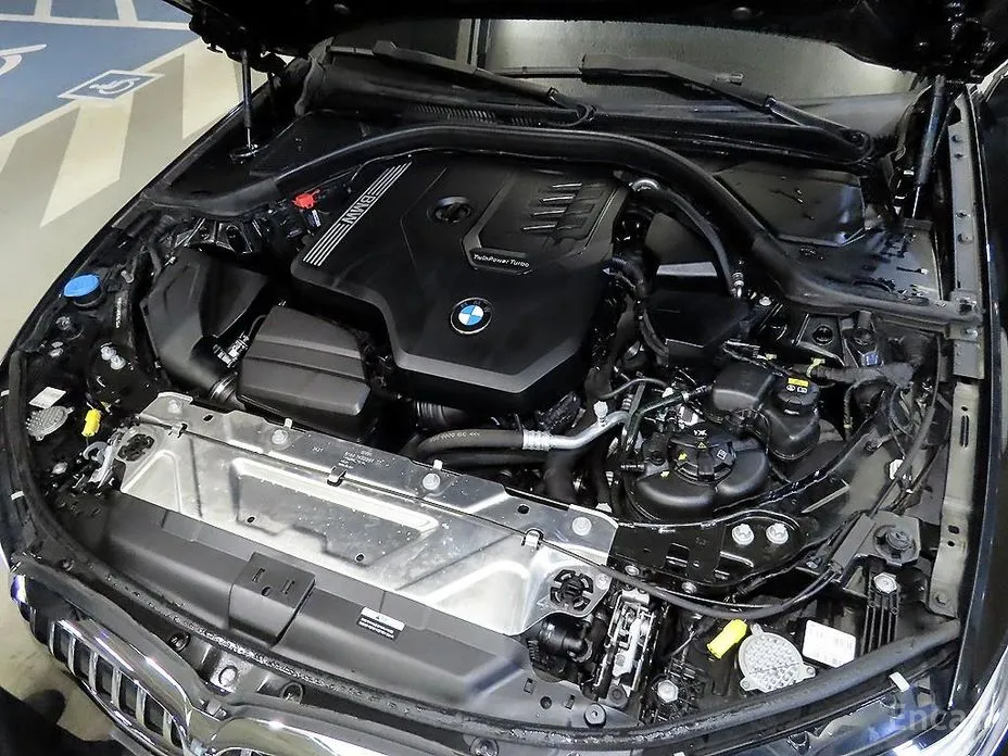 Photo 6 - BMW 3 Series