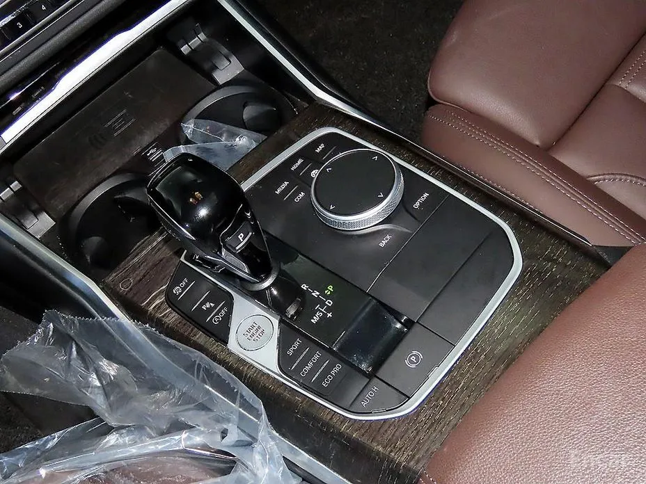 Photo 9 - BMW 3 Series