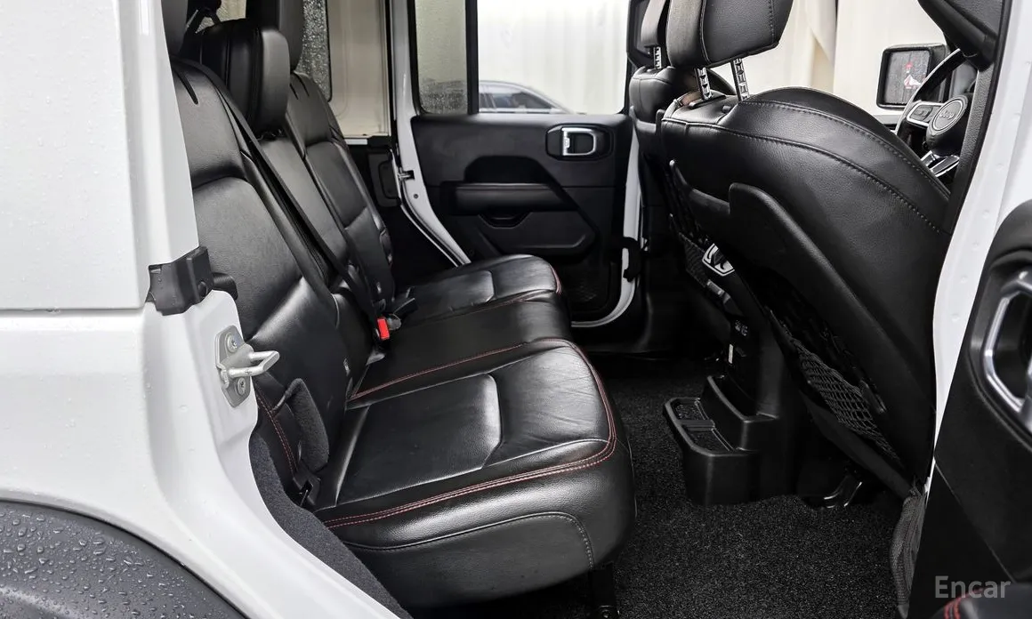 Фото 12 - Jeep Wrangler