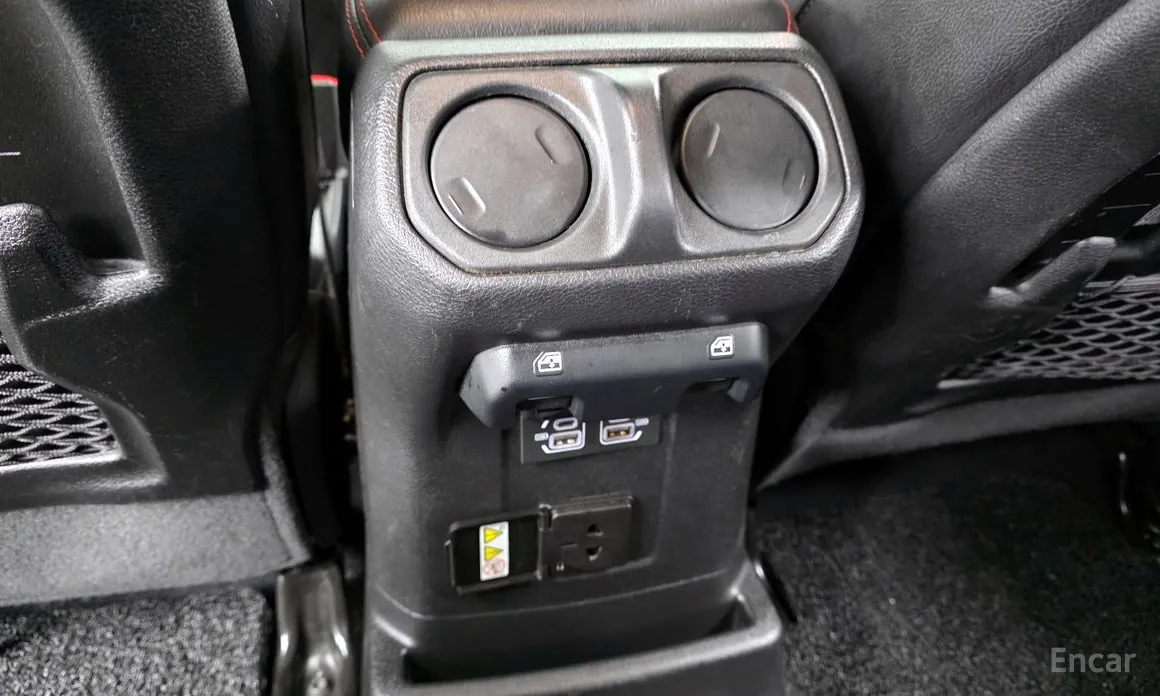 Фото 19 - Jeep Wrangler