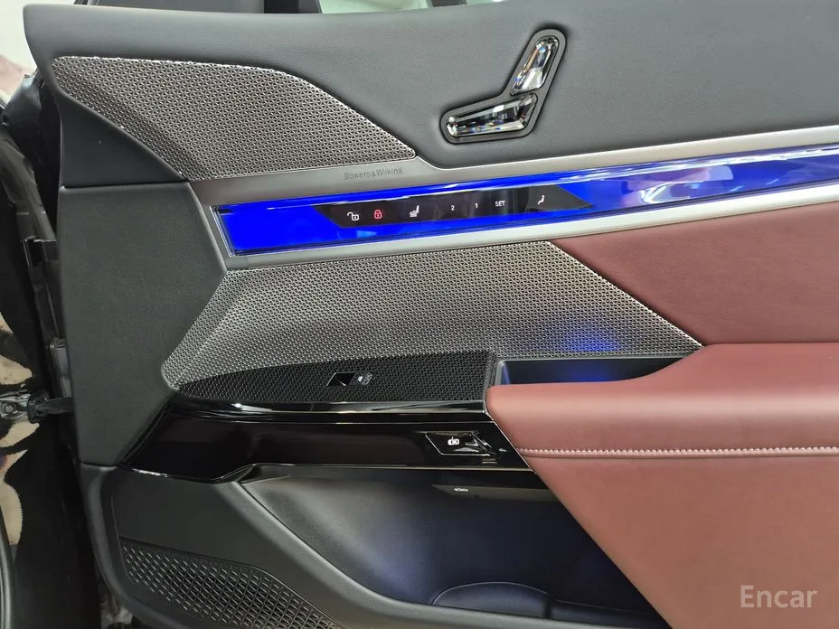 Фото 13 - BMW 7 Series