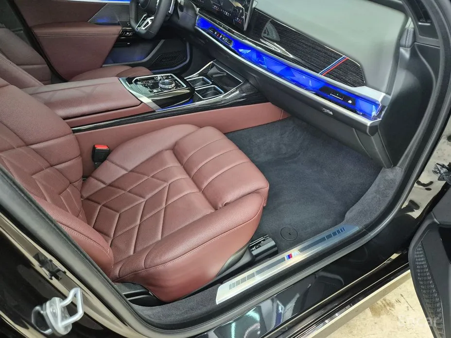 Фото 14 - BMW 7 Series