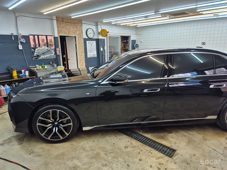 Фото 19 - BMW 7 Series