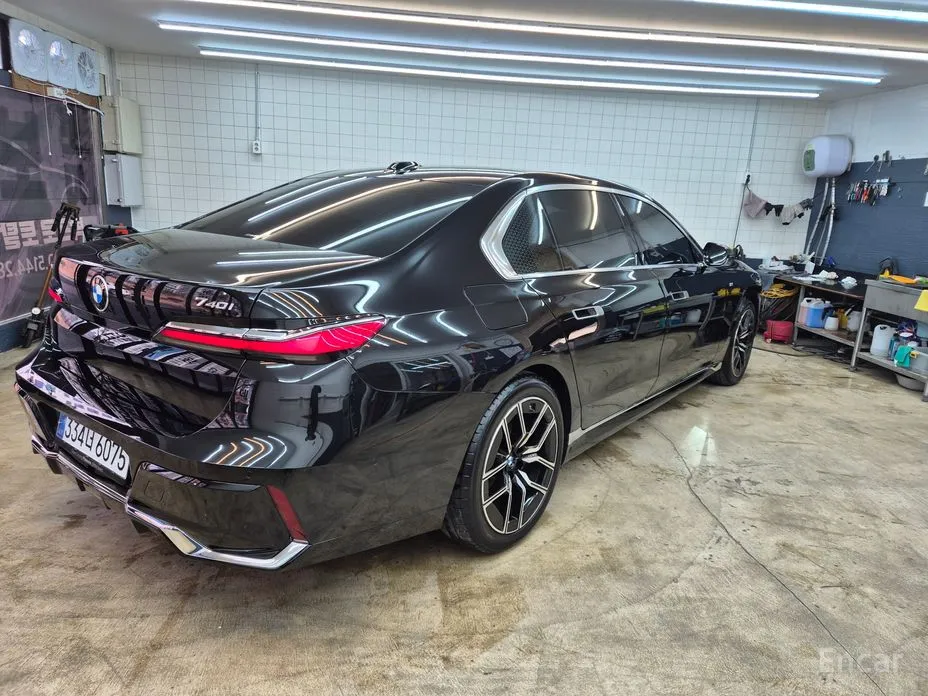 Фото 2 - BMW 7 Series