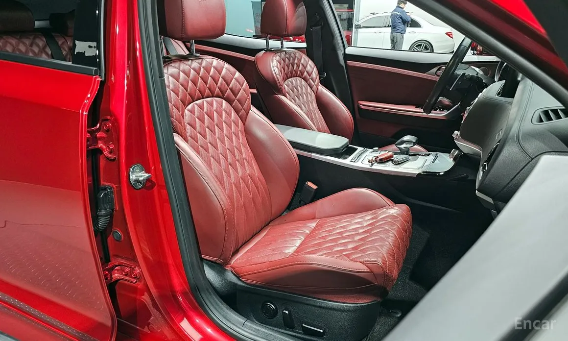 Фото 10 - Kia Stinger