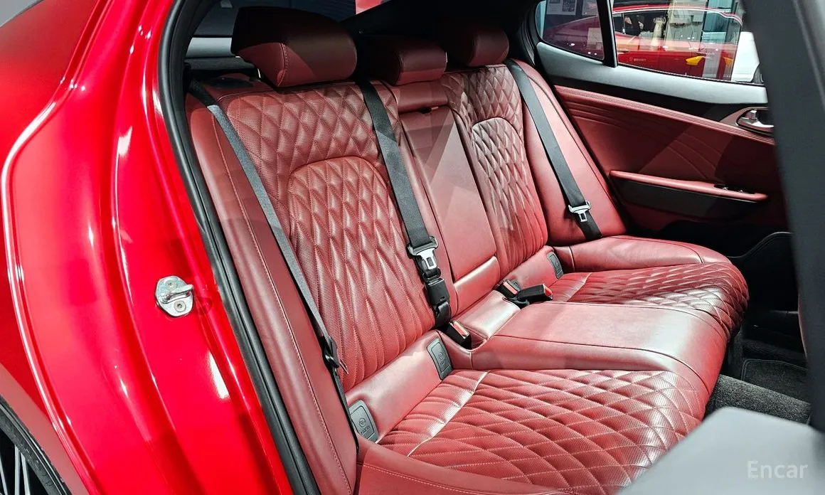 Фото 12 - Kia Stinger