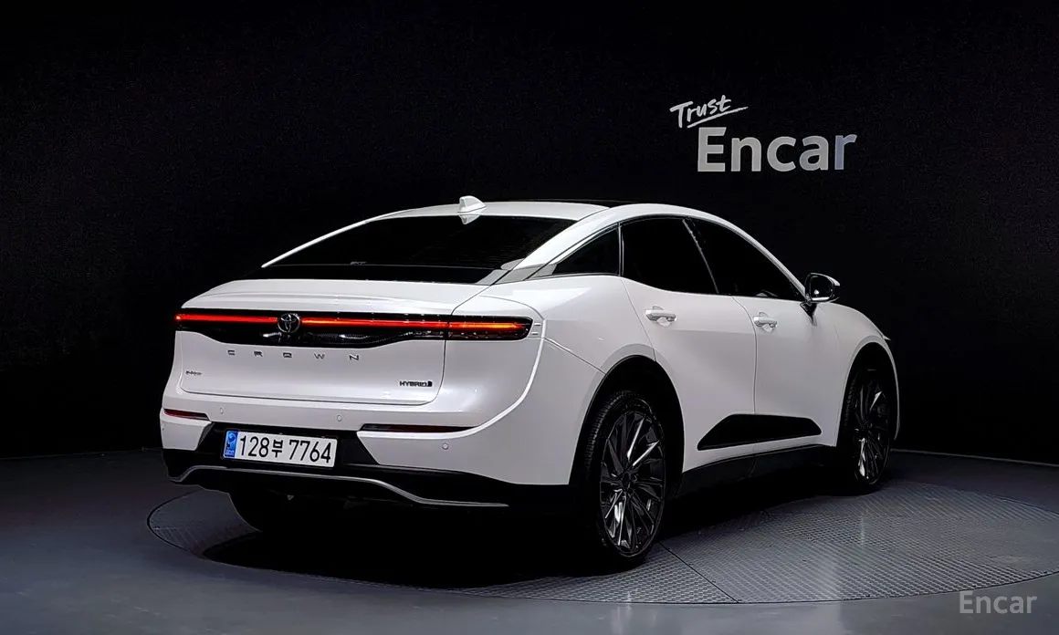 Фото 2 - Toyota Crown