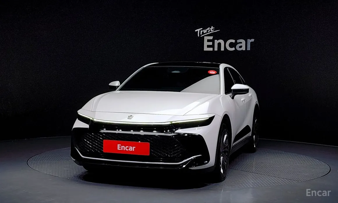 Фото 3 - Toyota Crown