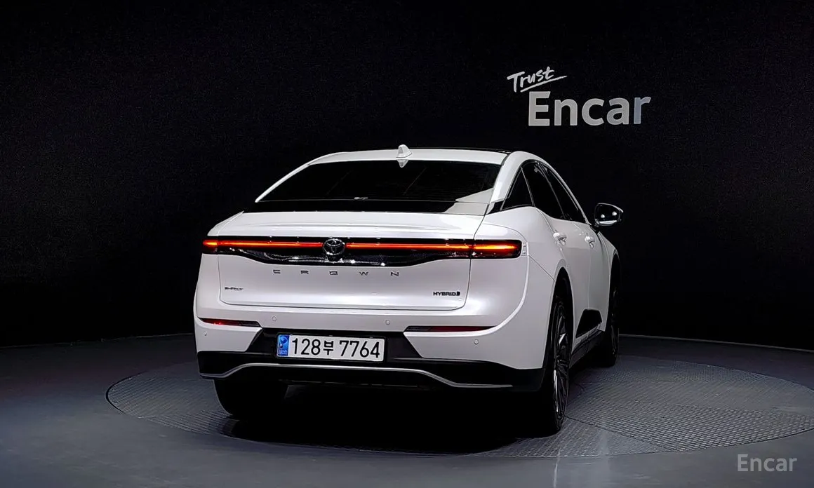 Фото 4 - Toyota Crown