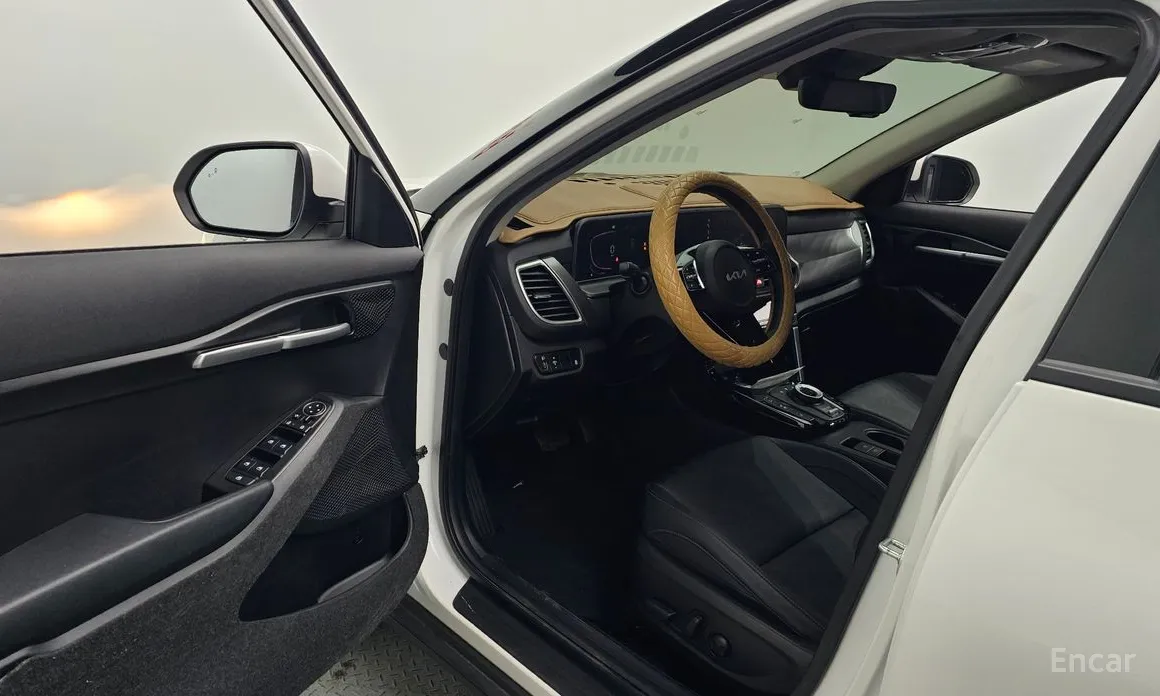 Фото 10 - Kia Seltos