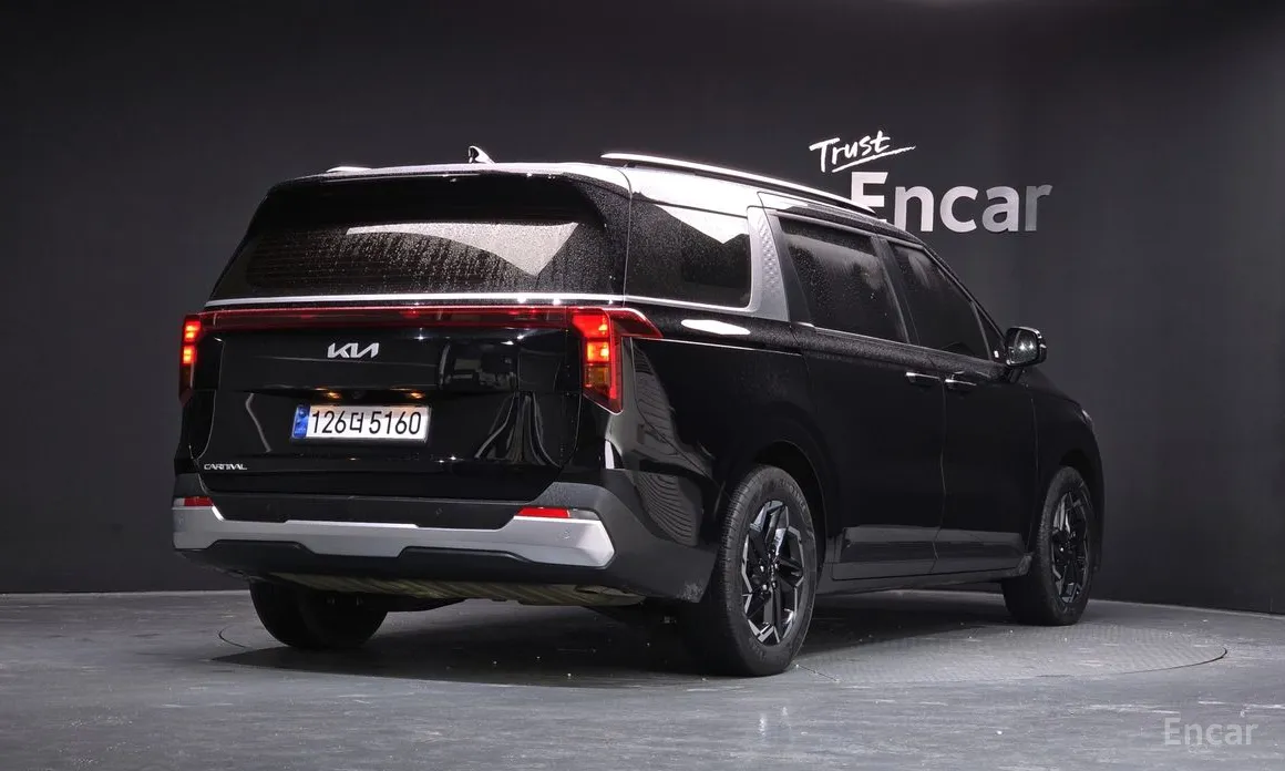 Фото 2 - Kia Carnival