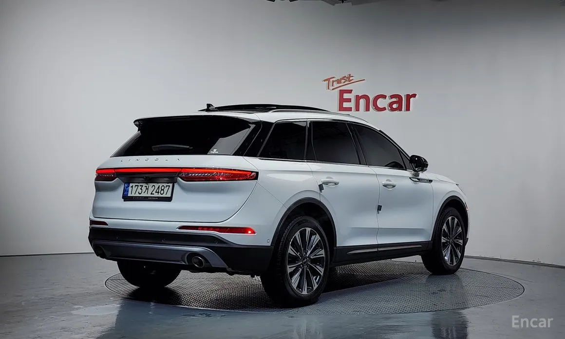 Фото 2 - Lincoln Corsair