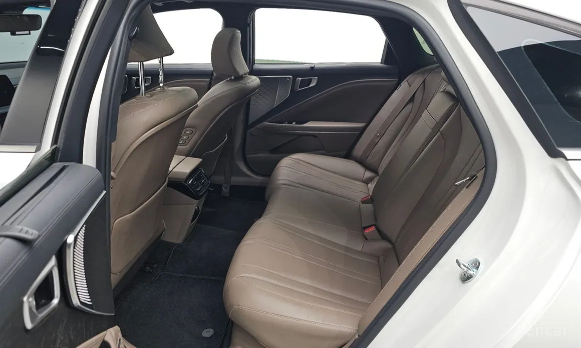 Фото 12 - Kia K8