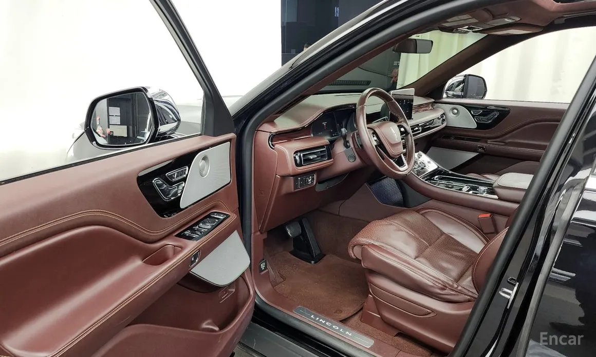 Фото 10 - Lincoln Aviator