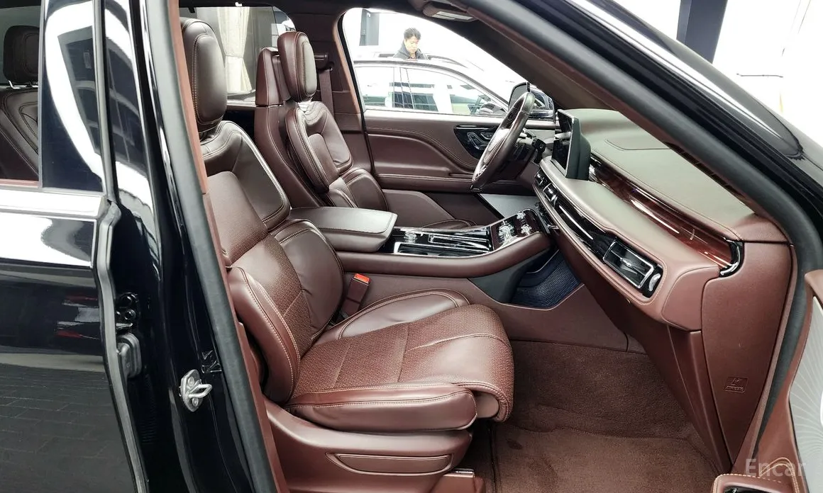 Фото 11 - Lincoln Aviator