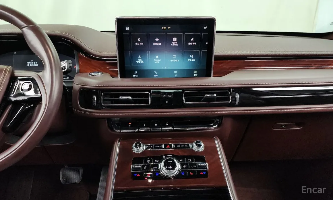 Фото 14 - Lincoln Aviator