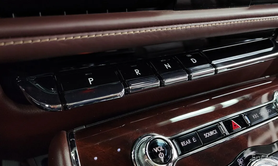 Фото 9 - Lincoln Aviator