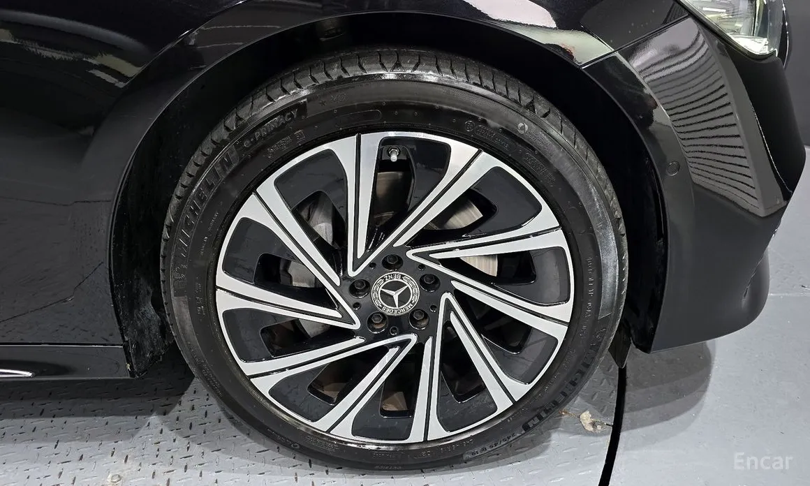 Фото 5 - Mercedes-Benz E-Class