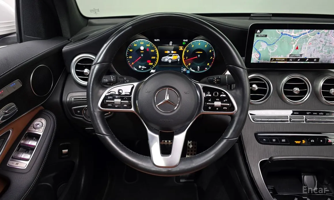 Фото 13 - Mercedes-Benz GLC-Class