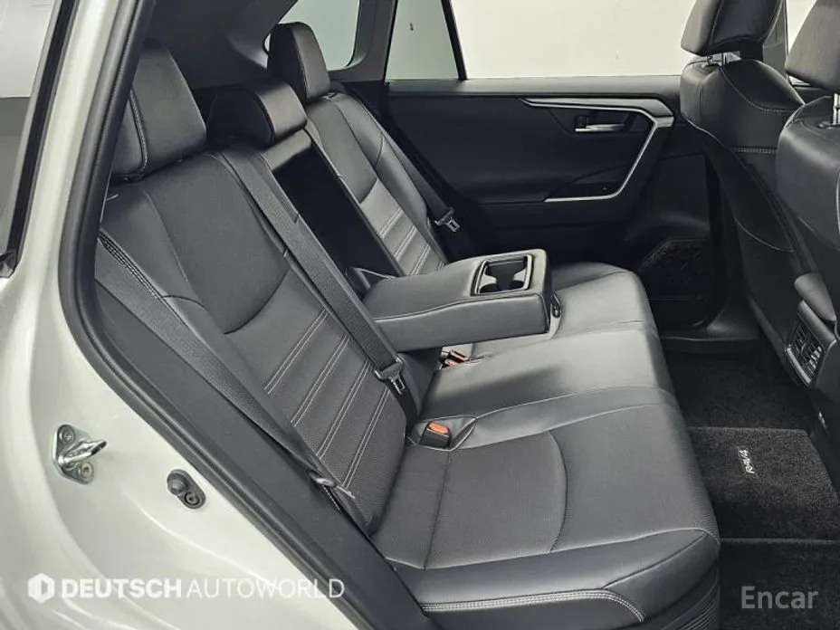 Фото 12 - Toyota RAV4