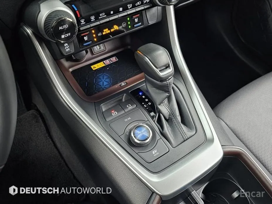 Фото 9 - Toyota RAV4