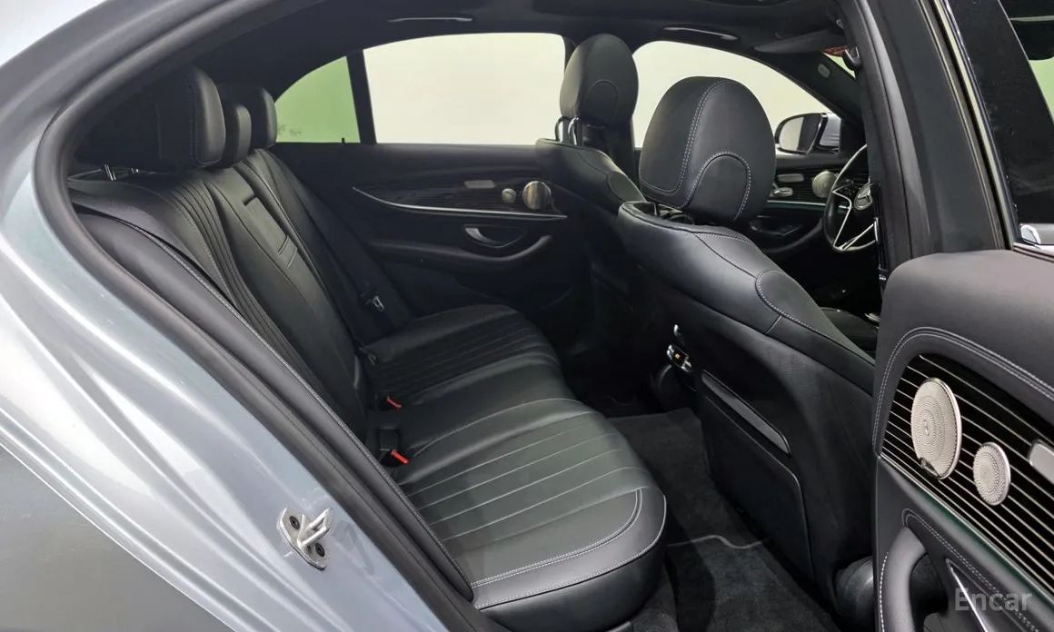 Фото 12 - Mercedes-Benz E-Class