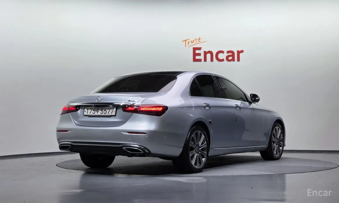 Фото 2 - Mercedes-Benz E-Class