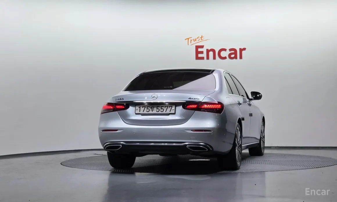 Фото 4 - Mercedes-Benz E-Class