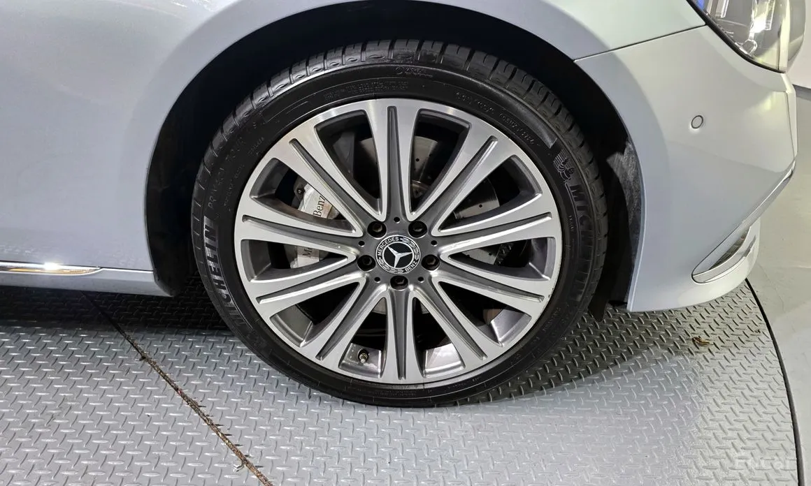 Фото 5 - Mercedes-Benz E-Class