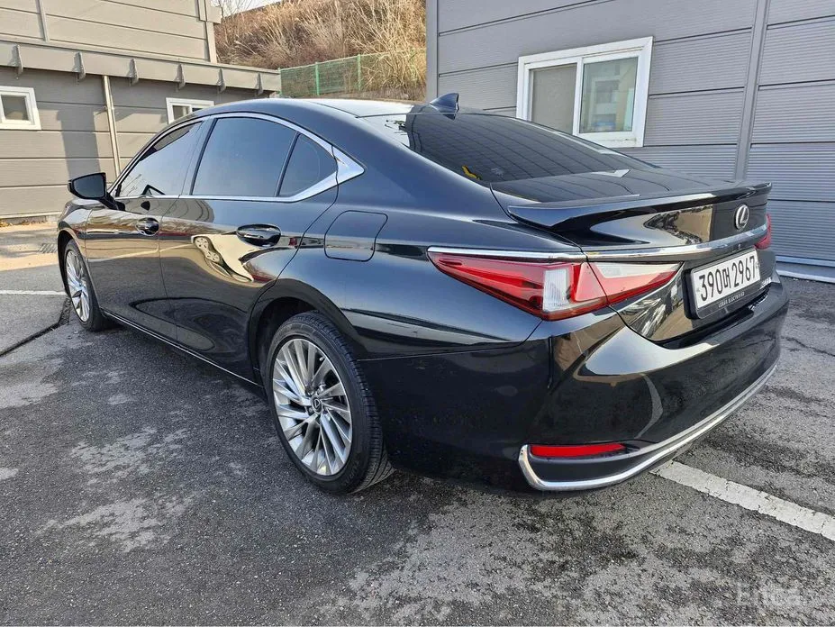 Фото 6 - Lexus ES