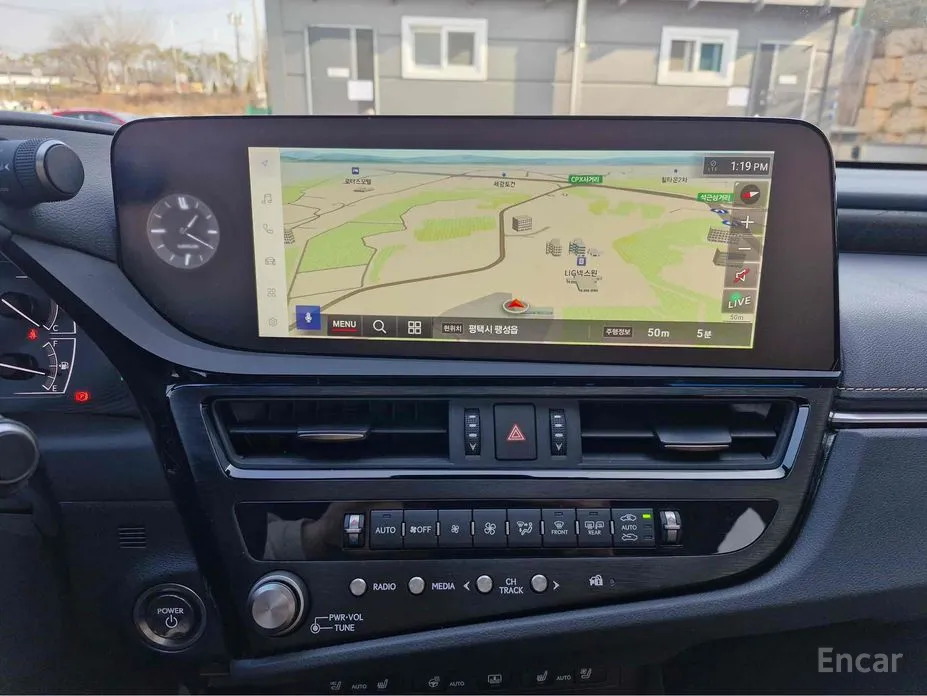 Фото 7 - Lexus ES