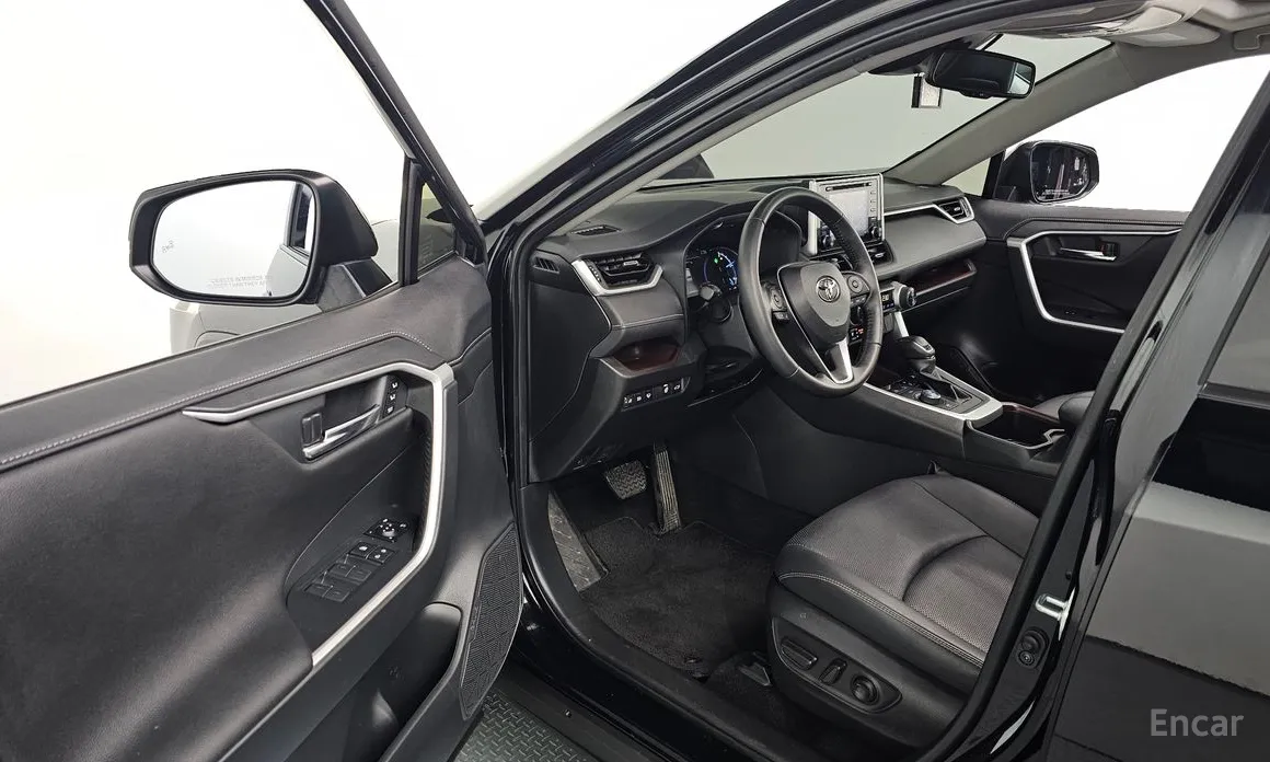 Фото 11 - Toyota RAV4