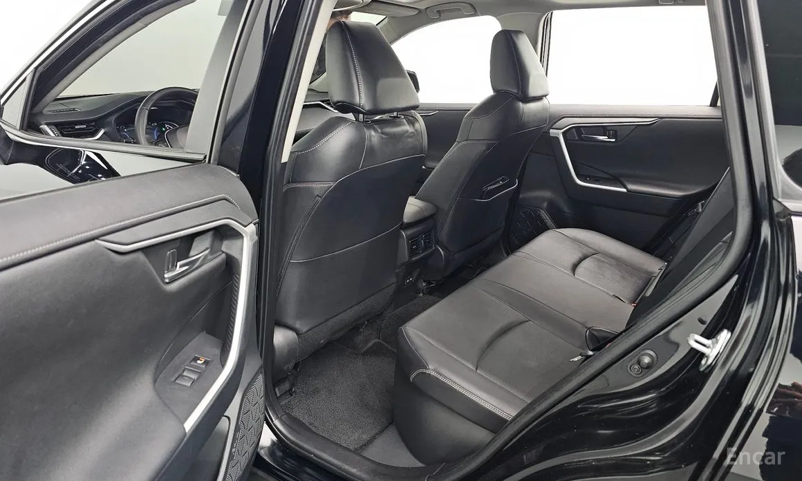 Фото 12 - Toyota RAV4